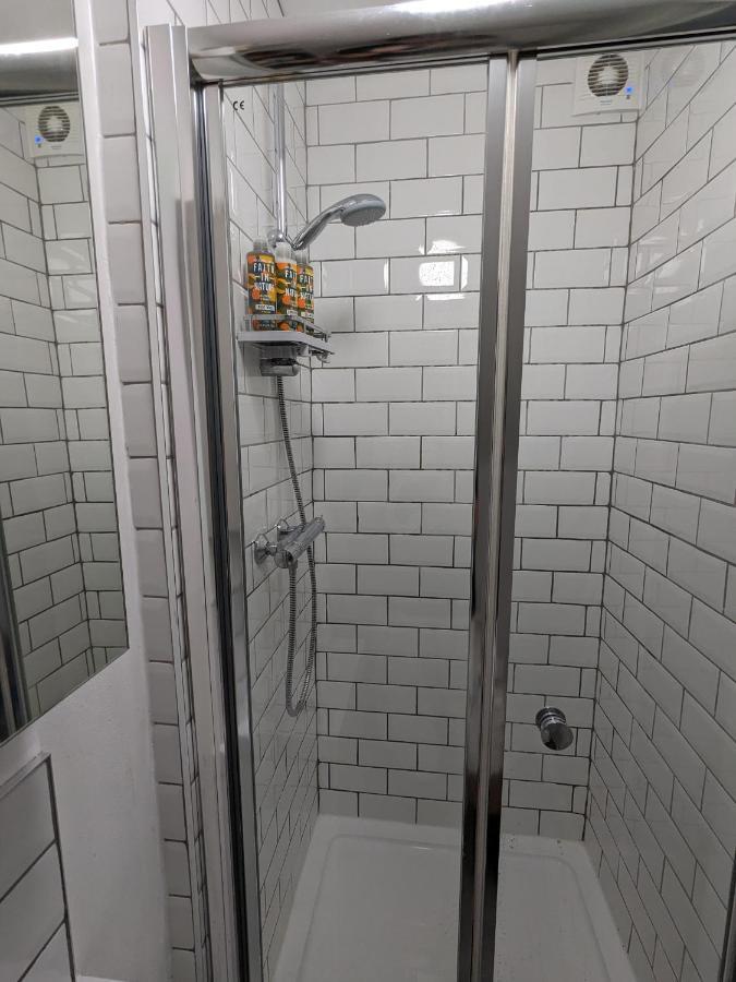 Private Room With Terrace And Free Parking EDI Exterior foto