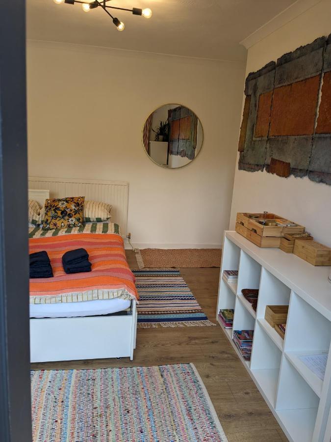 Private Room With Terrace And Free Parking EDI Exterior foto